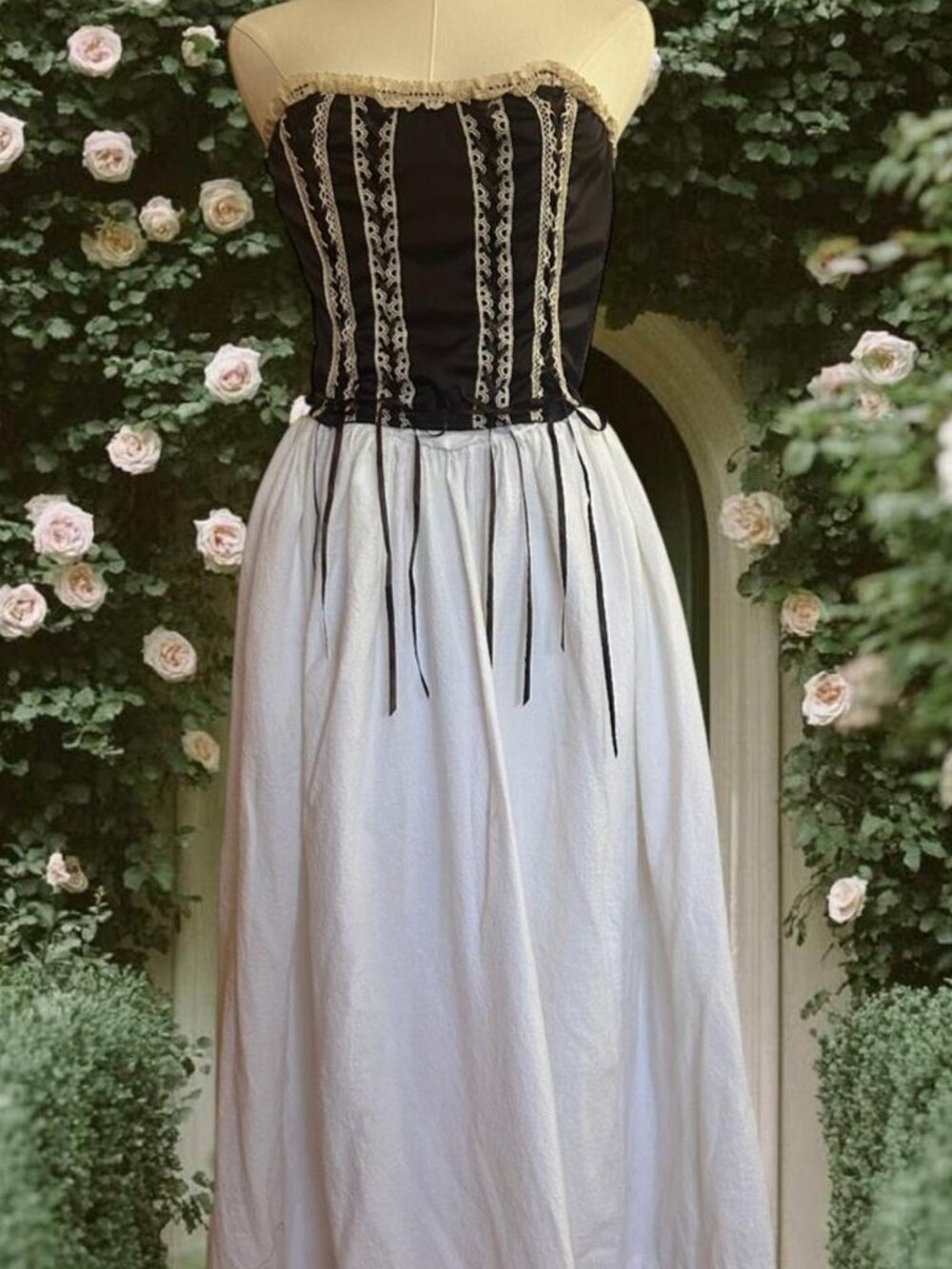 NWT UO Renaissance Forest Fairy Brown Corset Top with Lace Ruffle Trim Size L‎
